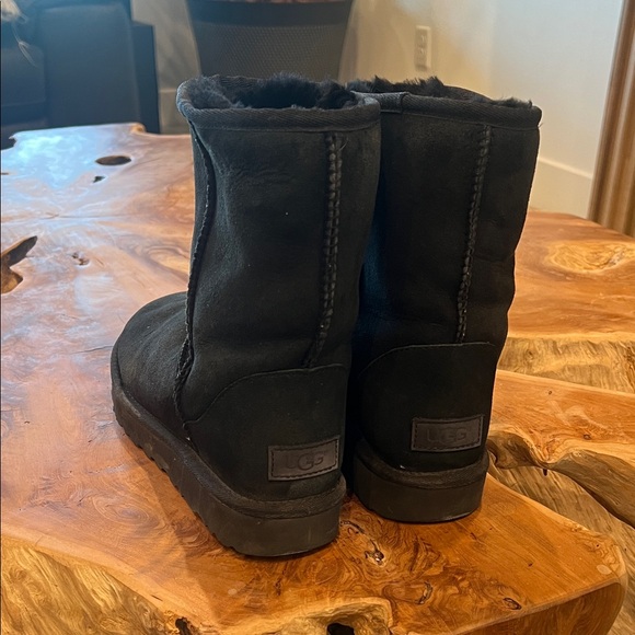 Womens UGG Black Shearling Boots - Picture 1 of 4